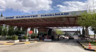Gaziantep Havalimanı'nda çıkan arbedede 1'i polis 2 kişi yaralandı