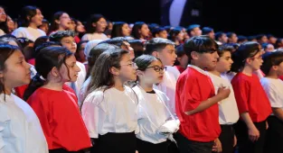 Gaziantep'te 23 Nisan özel konserinde 1000 kişilik çocuk korosu sahne aldı