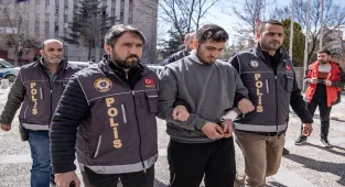 GÜNCELLEME 2 - Erzurum'da eşini boğarak öldürüp intihar girişiminde bulunan kişi tutuklandı