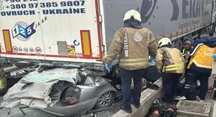 GÜNCELLEME 2 - Kuzey Marmara Otoyolu'nda tıra çarpan otomobildeki 4 kişi hayatını kaybetti