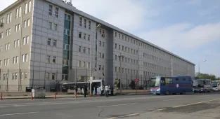 GÜNCELLEME 2 - Narin Güran cinayetiyle ilgili 12 sanık ile suça sürüklenen 3 çocuğun yargılanmasına başlandı