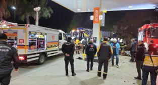 GÜNCELLEME 2 - Samsun'da oto yıkamacıda heyelan meydana geldi