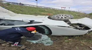 GÜNCELLEME - Elazığ'da şarampole devrilen otomobildeki 9 kişi yaralandı