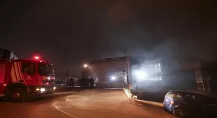 GÜNCELLEME - Sancaktepe'de oto galericiler sitesinde çıkan yangın söndürüldü