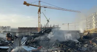 Hatay'da inşaat şantiyesindeki depoda çıkan yangın söndürüldü