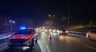 Kocaeli'de otomobille minibüsün çarpıştığı kazada, 2 kişi yaralandı