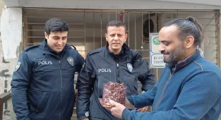 Manisa'da kavga ihbarına giden polis ekibine esnaftan pastalı sürpriz