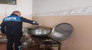 Mersin'de ruhsatsız tatlı imalathanesi mühürlendi 