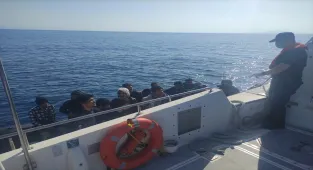Muğla açıklarında 17 düzensiz göçmen kurtarıldı