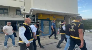 Muğla'da gazeteciyi darbettikleri öne sürülen 2 zanlı tutuklandı