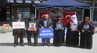 Muşlu aileler DEM Parti binası önündeki eylemlerine devam etti