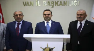 Sanayi ve Teknoloji Bakanı Kacır, AK Parti Van İl Başkanlığı'nı ziyaret etti:
