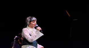 Şarkıcı Eda Baba Bursa'da konser verdi