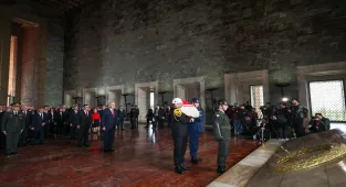 TBMM Başkanı Kurtulmuş başkanlığındaki devlet erkanı, Anıtkabir'i ziyaret etti