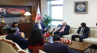 TBMM Dışişleri Komisyonu Başkanı Oktay, Peru-Türkiye Parlamentolar Arası Dostluk Grubu Başkanı Martinez ile görüştü 