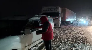 Türk Kızılay, Samsun'da kar nedeniyle yolda mahsur kalanlara ikramda bulundu