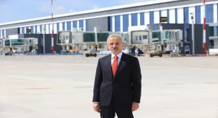 Ulaştırma ve Altyapı Bakanı Uraloğlu, Antalya Havalimanı'nda konuştu: