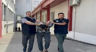 Adana'da terör örgütü DEAŞ'a yönelik operasyonda yakalanan 5 şüpheli tutuklandı