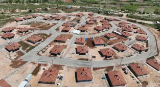 Bakan Kurum, depremin ardından yeniden inşa edilen Adıyaman'ın Zey köyünün görüntülerini paylaştı