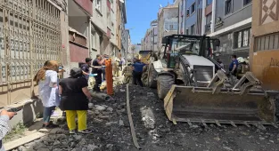Bayrampaşa'da kanalizasyon çalışması sırasında bir işçi göçük altında kaldı