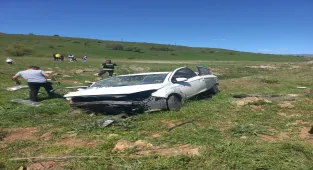 Bingöl'de şarampole devrilen otomobildeki baba öldü, anne ve bebeği yaralandı 