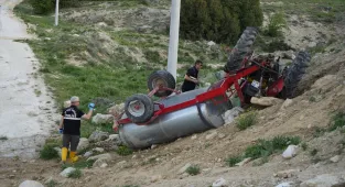 Burdur'da şarampole devrilen traktörün sürücüsü öldü