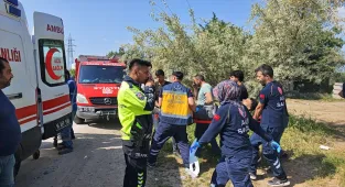 Bursa'da otomobil ile panelvanın çarpıştığı kazada 3 kişi yaralandı