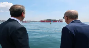 Cumhurbaşkanı Erdoğan, Türkiye'nin ilk yüzer gaz üretim platformunu Karadeniz'e uğurladı