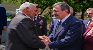 Cumhurbaşkanı Yardımcısı Yılmaz'dan, şehit Astsubay Uzun'un ailesine taziye ziyareti