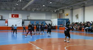 Gemerek'te kurumlar arası voleybol turnuvası düzenlendi 