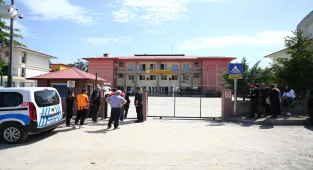 Giresun'da lisede silahla öldürülen geçici işçi statüsündeki kız kardeşlerin cenazesi defnedildi