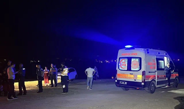 GÜNCELLEME - Adana'da tekne gezintisi sırasında Seyhan Baraj Gölü'ne düşen kişi kayboldu