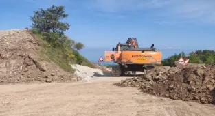 GÜNCELLEME - Kastamonu'da Cide-İnebolu kara yolu heyelan nedeniyle ulaşıma kapandı