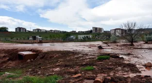 GÜNCELLEME - Kırıkkale'de sağanak nedeniyle dereler taştı, ev ve iş yerlerini su bastı