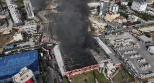 GÜNCELLEME - Mersin'de ses ve görüntü sistemleri üretilen fabrikada çıkan yangın kontrol altına alındı 