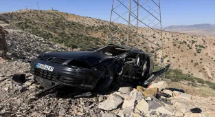 GÜNCELLEME - Şırnak'ta şarampole devrilen hafif ticari araçtaki 3 kişi öldü, 3 kişi yaralandı