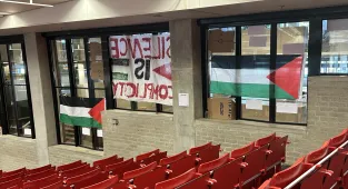 Hollanda'daki üniversitelerde Filistin destekçilerinin İsrail bağlantılı kurumlara yönelik protestoları devam ediyor