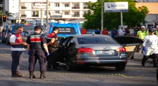 İzmir'de 3 kişinin öldüğü silahlı saldırıyla ilgili 3 şüpheli tutuklandı