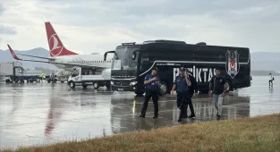 Medine'deki ziyaretlerini tamamlayan Türk hacı adayları Mekke'ye geçti