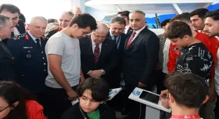 Milli Savunma Bakanı Güler, TEKNOFEST KKTC'de gençlerle bir araya geldi