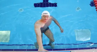 Milli yüzücü Emre Onuş, Avrupa'da madalya hedefiyle kulaç atıyor