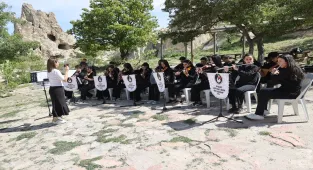 Nevşehir'de lise öğrencilerinden müzik dinletisi etkinliği 