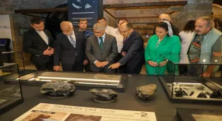 Niğde'de obsidyen sergisi ziyarete açıldı