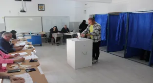 Romanya'da halk cumhurbaşkanı seçiminin ikinci turu için sandık başında