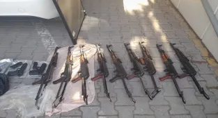 Sakarya'da polis memurunun aracında kaleşnikof bulunmasına ilişkin 3 tutuklama