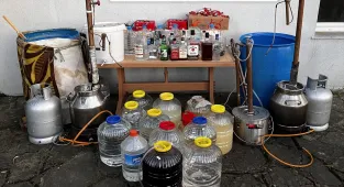 Sinop'ta sahte içki operasyonunda 3 kişi yakalandı