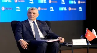 Ticaret Bakanı Bolat, Değişen Dünya Düzeninde Fırsatlar Zirvesi'nde konuştu: