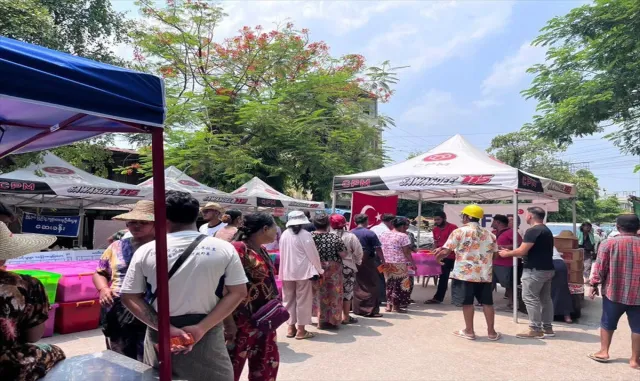 Türkiye'den gönderilen yardım malzemeleri Myanmar'daki depremzedelere ulaştı