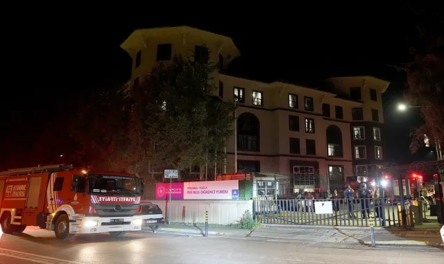 Tuzla'da kız öğrenci yurdunda çıkan yangın nedeniyle öğrenciler tahliye edildi