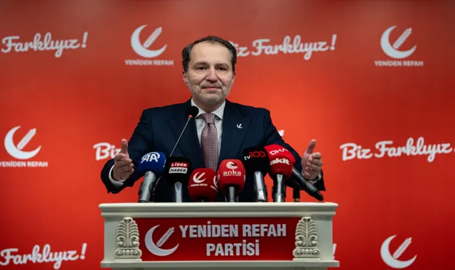 Yeniden Refah Partisi Genel Başkanı Erbakan, basın toplantısı düzenledi: